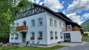 De Nussi's Chalet 1